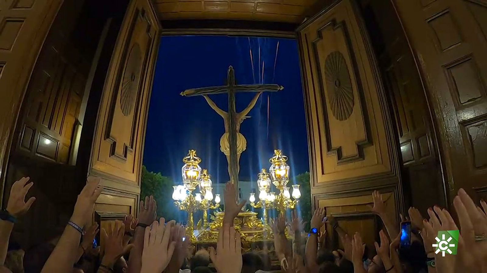 En la fiesta del Cristo de la Luz, Dalías reza tirando cohetes
