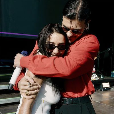 Abraham Mateo y María Becerra  Así