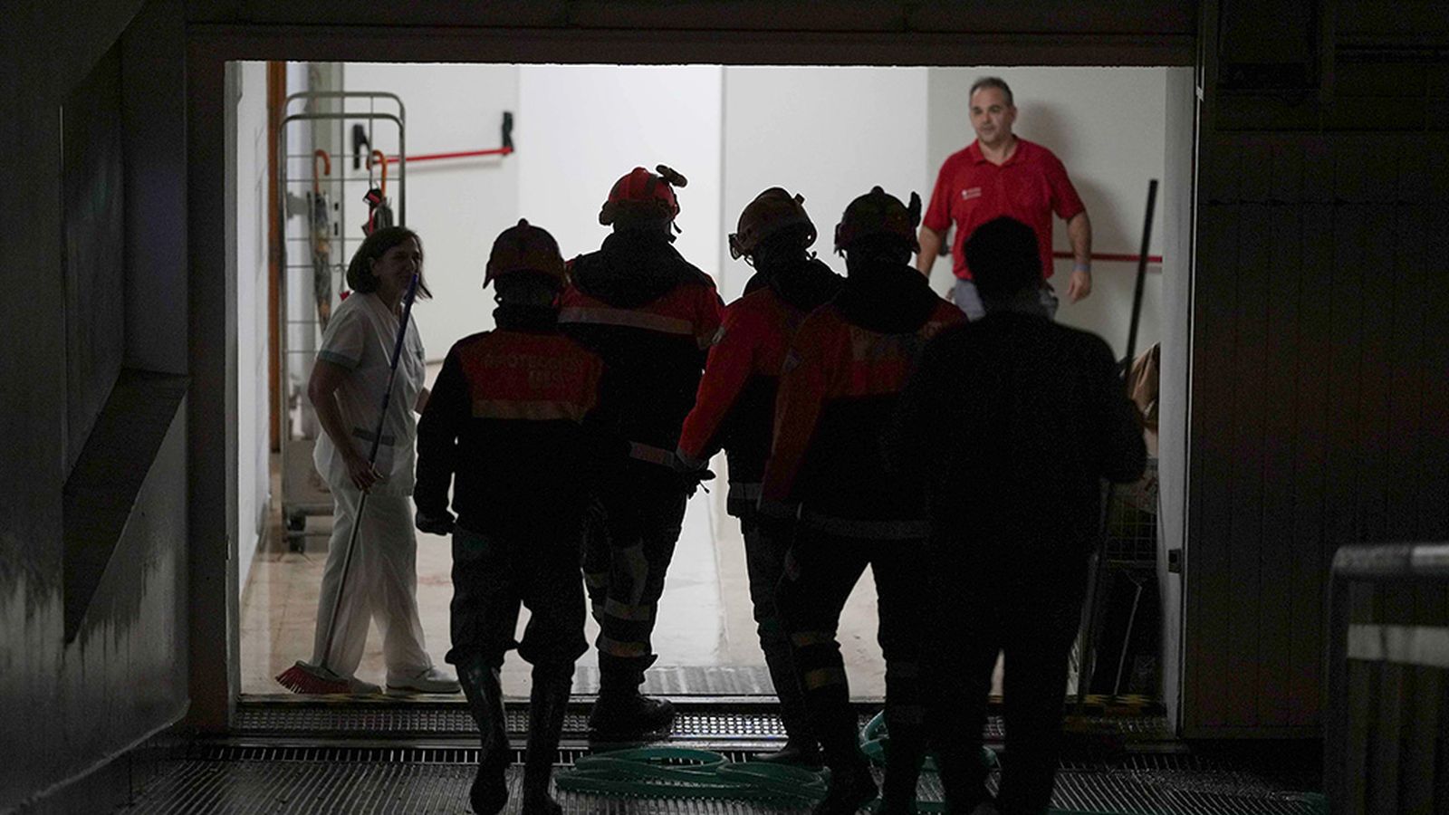 Bomberos en garaje de Córdoba