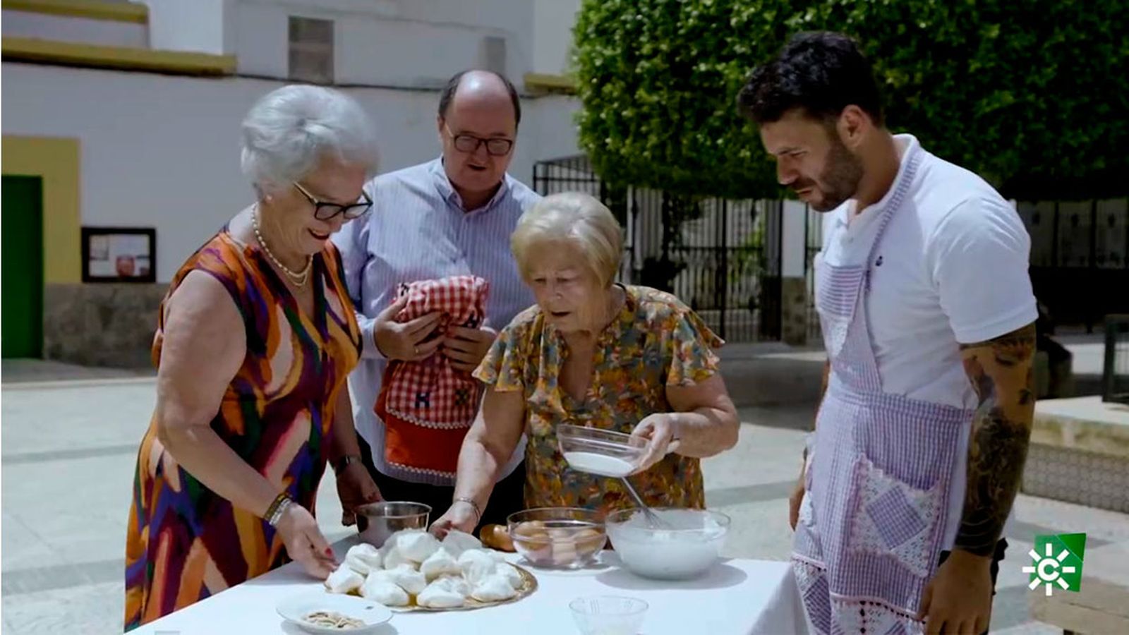Elaboramos soplillos de La Alpujara, un dulce de lo más esponjoso en Roquetas de Mar