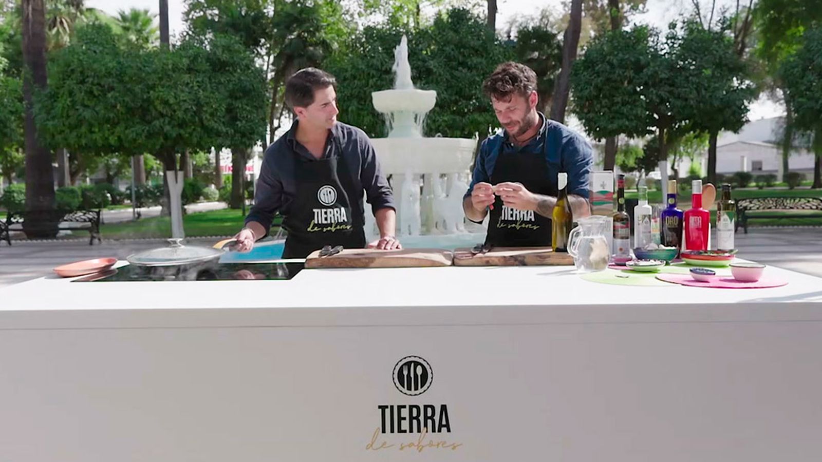 Cocinamos coquinas al vino blanco en la localidad sevillana de Pilas