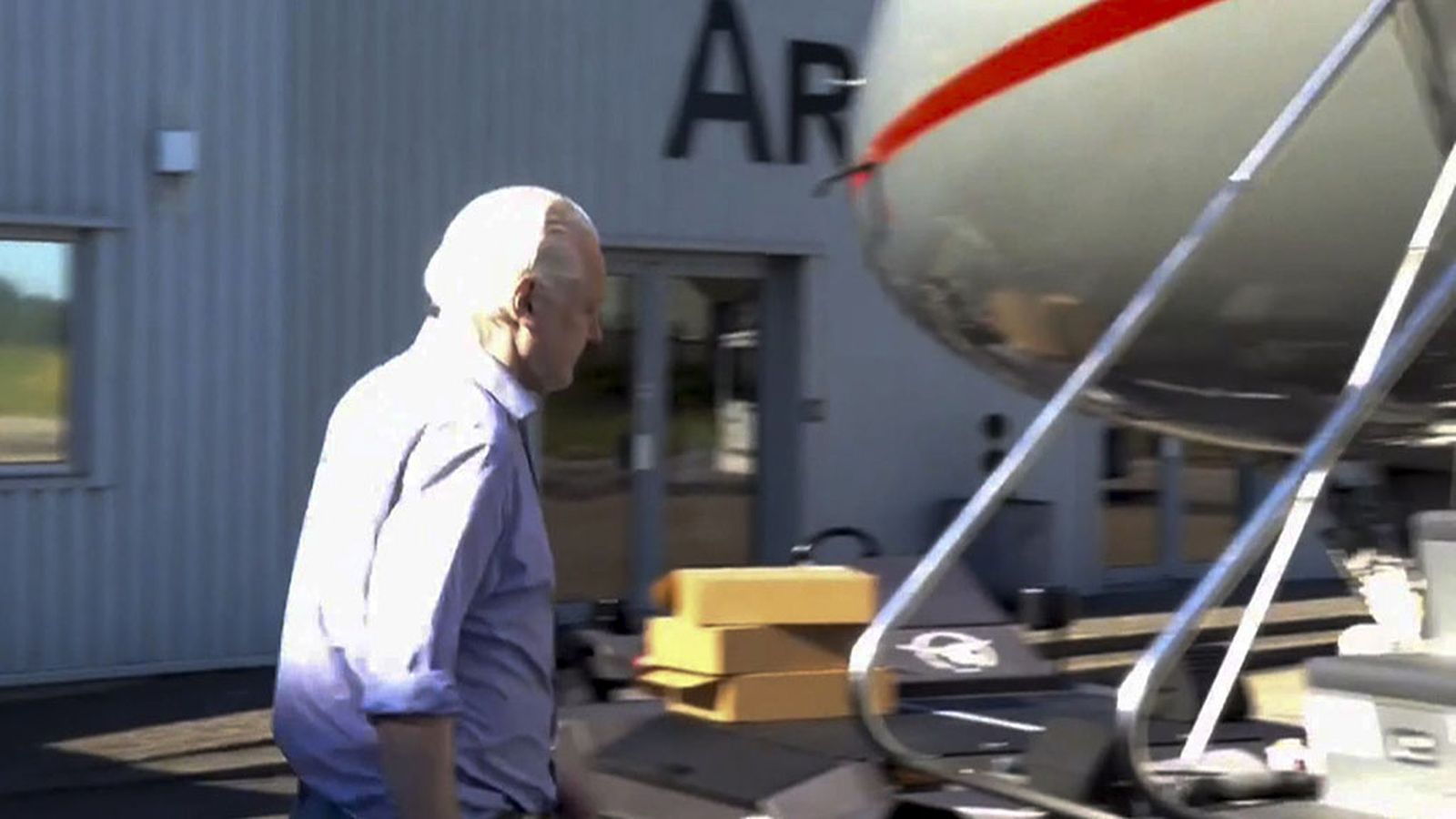 Foto Assange en avión