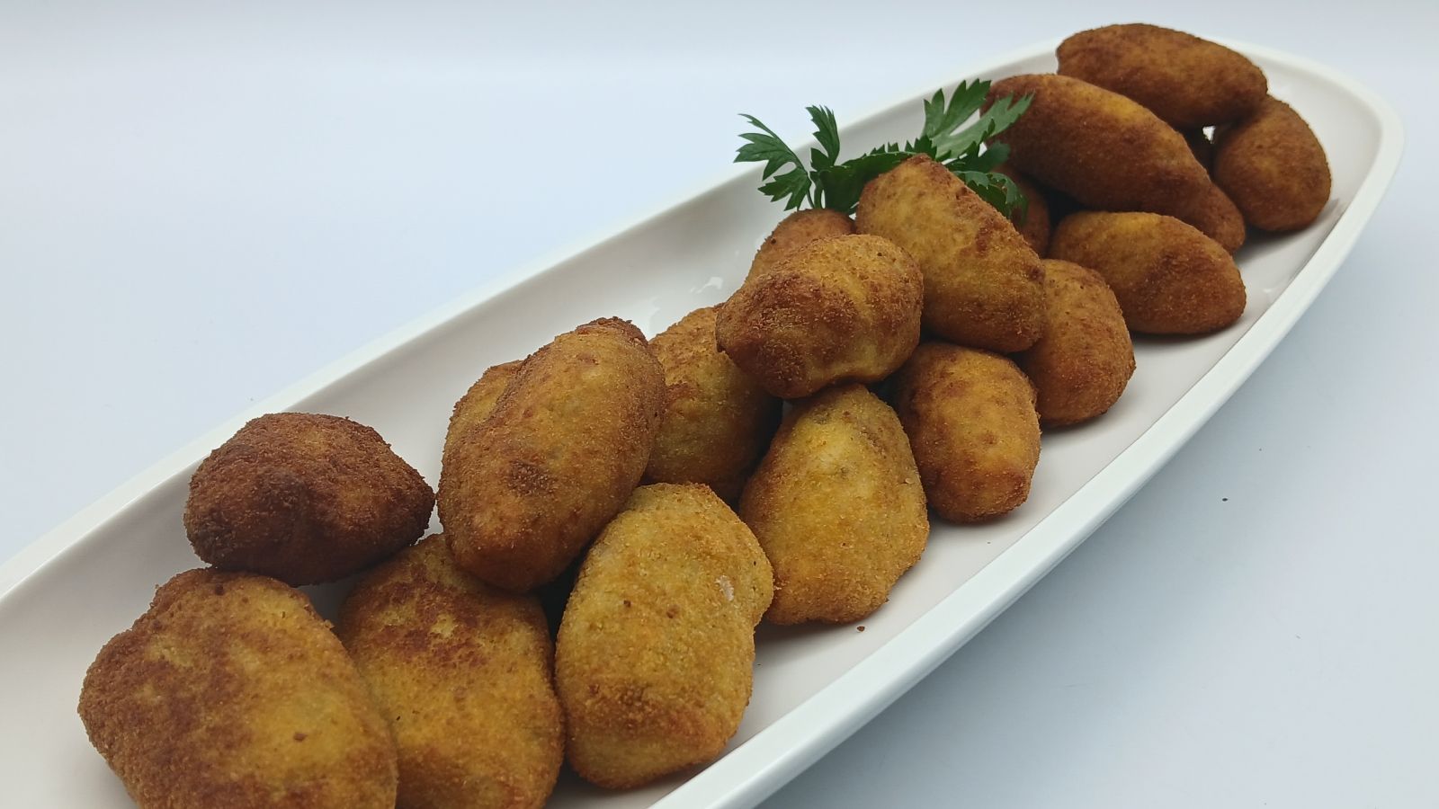"Cómetelo": Crujientes croquetas de patatas con atún y jamón