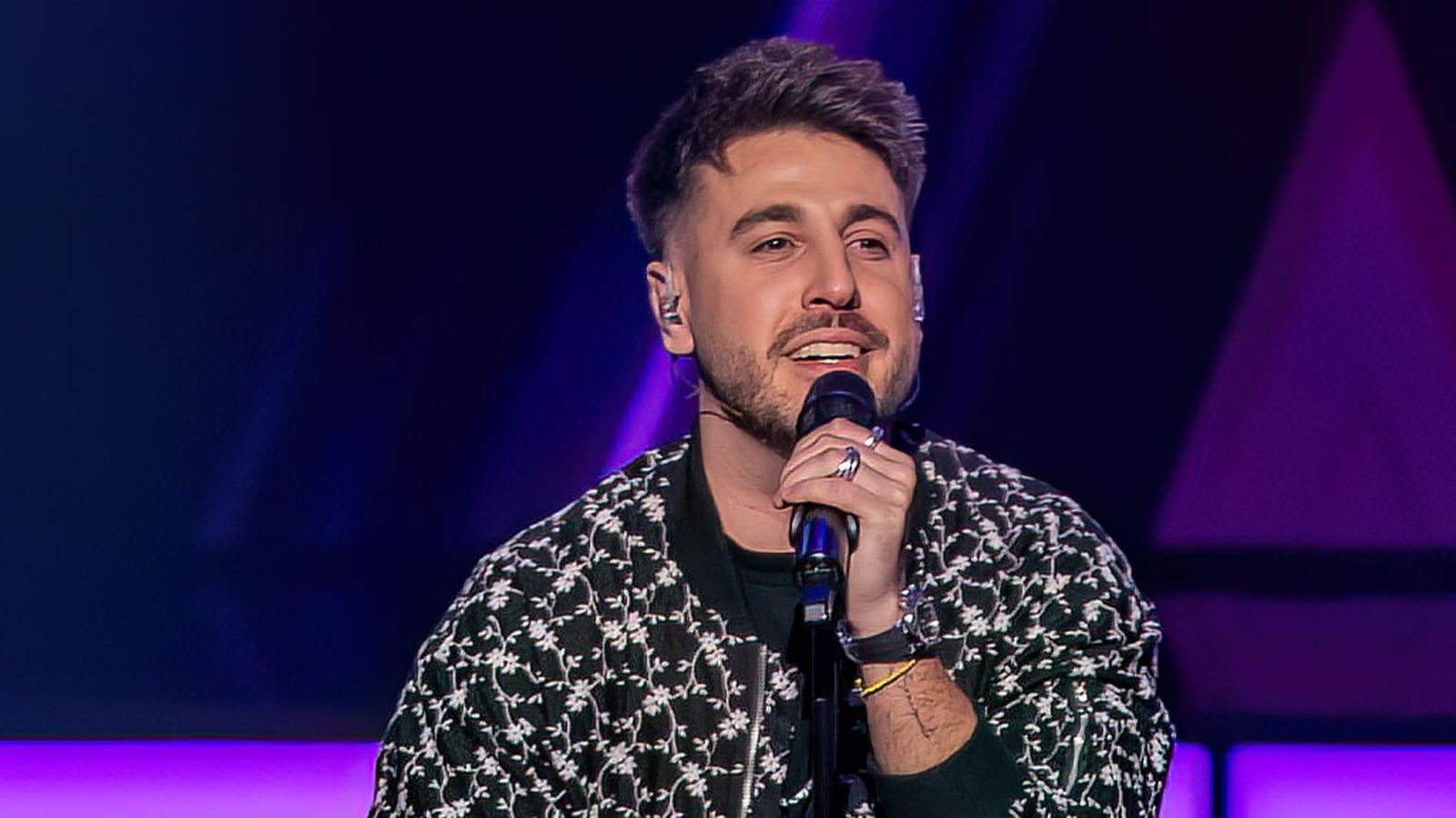 Antonio José nos canta en primicia Bienvenida tu canción