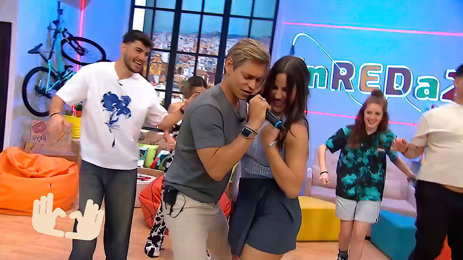 Carlos Baute nos pone a bailar al ritmo de su último tema 'Muy loco'
