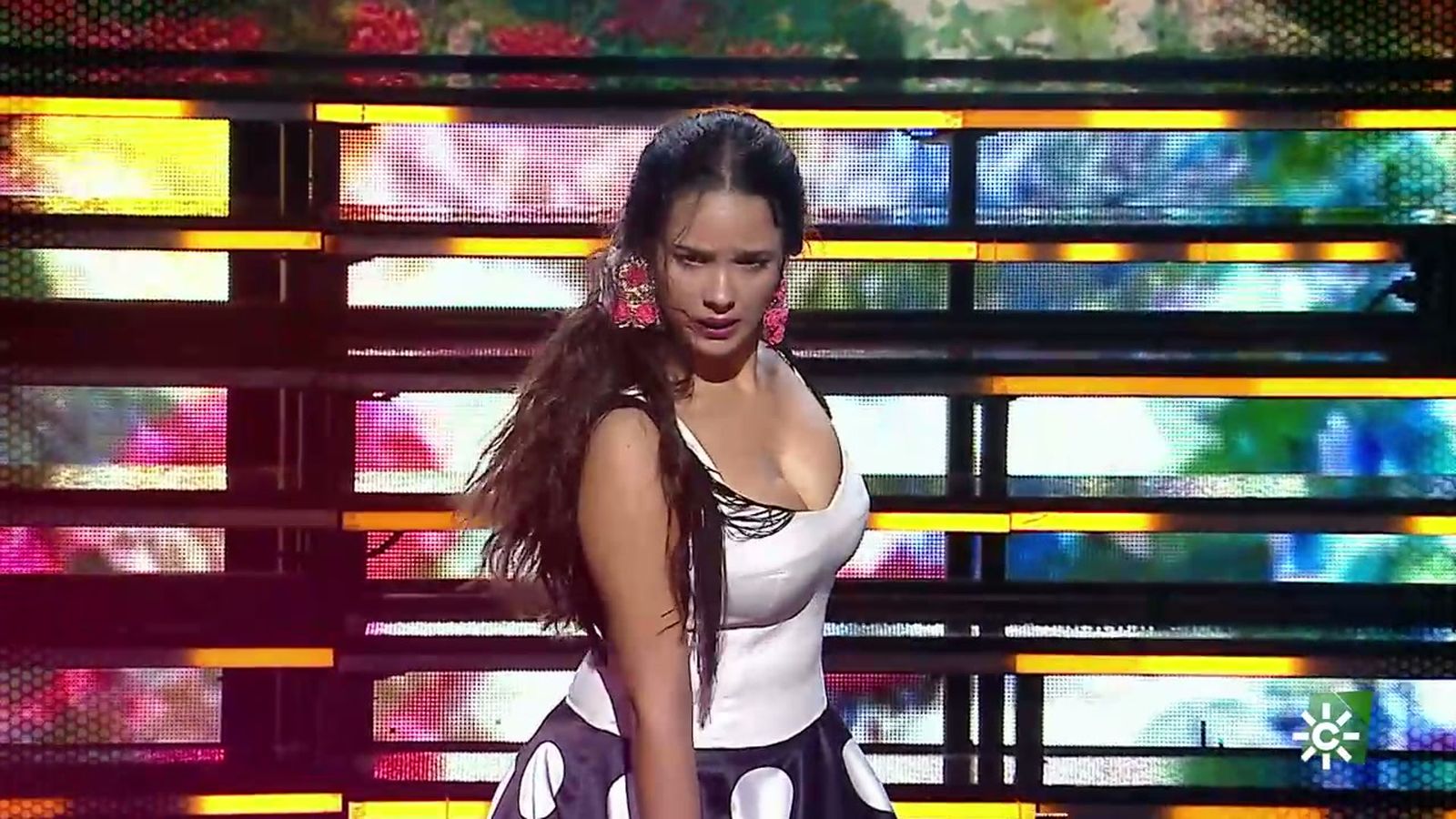 Lola Rosendo pasa a semifinales bailando su 'Fiesta por Bambino'
