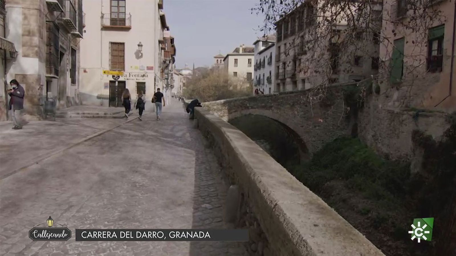 La carrera del Darro discurre entre las colinas de La Alhambra y la del Albaicín