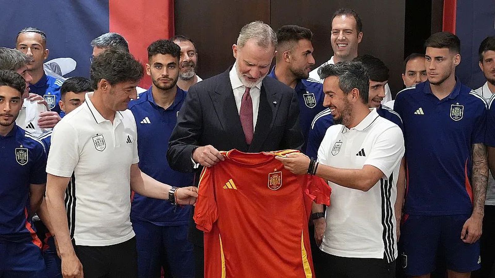 El rey visita a la sub-21