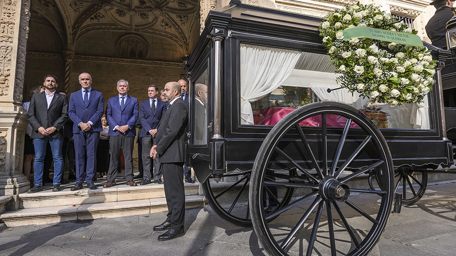Cierra la capilla ardiente de María Jiménez