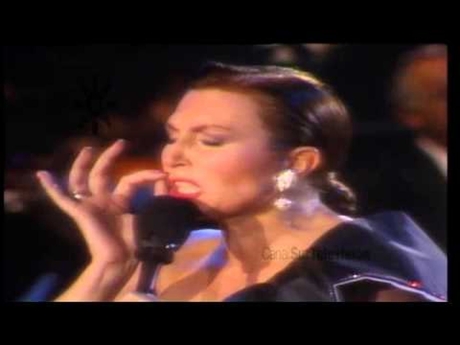 Rocío Jurado canta Contigo, en el Homenaje a Rafael de León (1988)