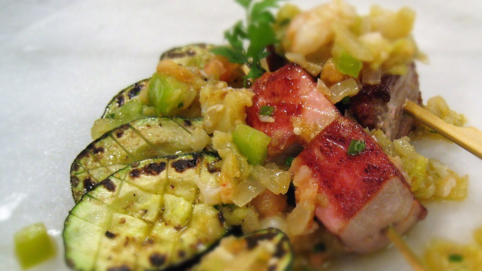800x450 Cómetelo (brocheta de atún con gambas)