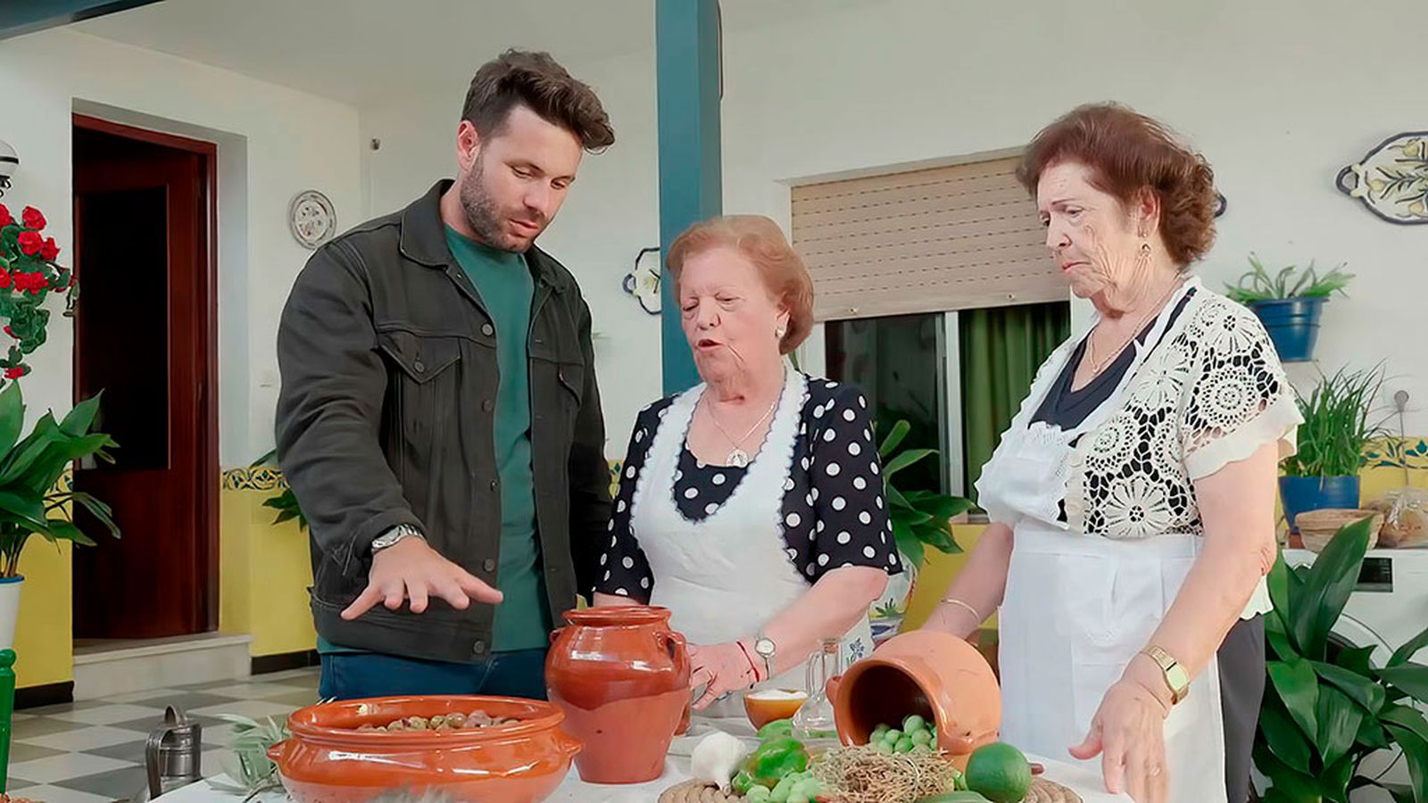 Una vecina de Adamuz explica cómo aliñar aceitunas de mesa
