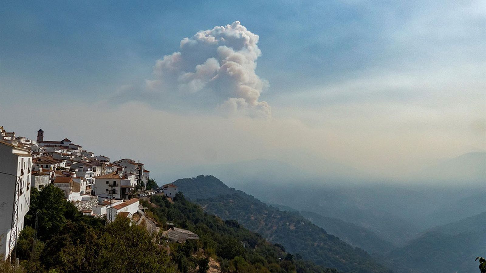 el fuego amenaza genalguacil