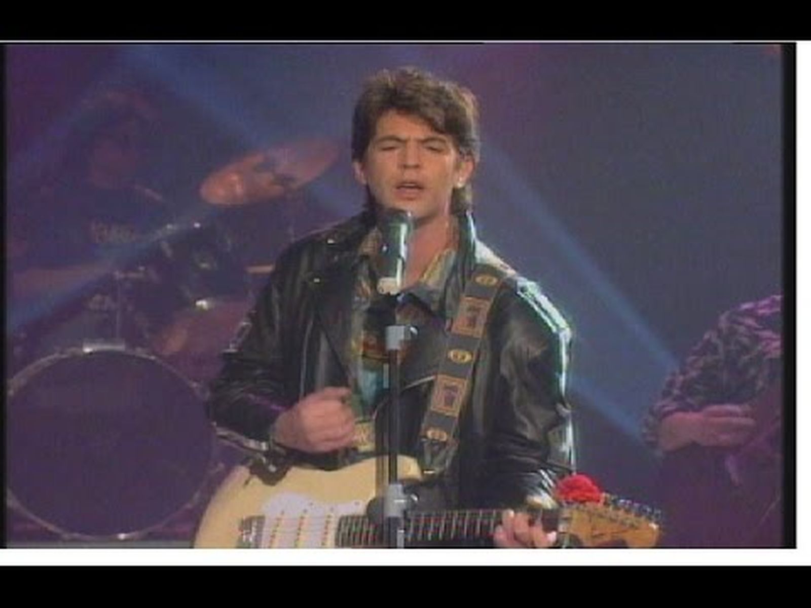 Manolo Tena canta "Qué te pasa"