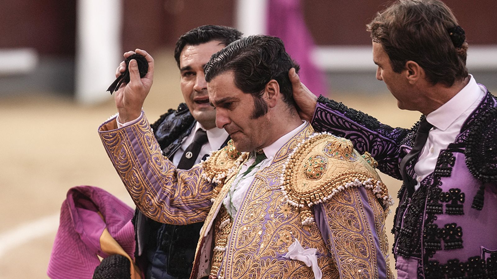 Morante se corta la coleta y se retira en Las Ventas