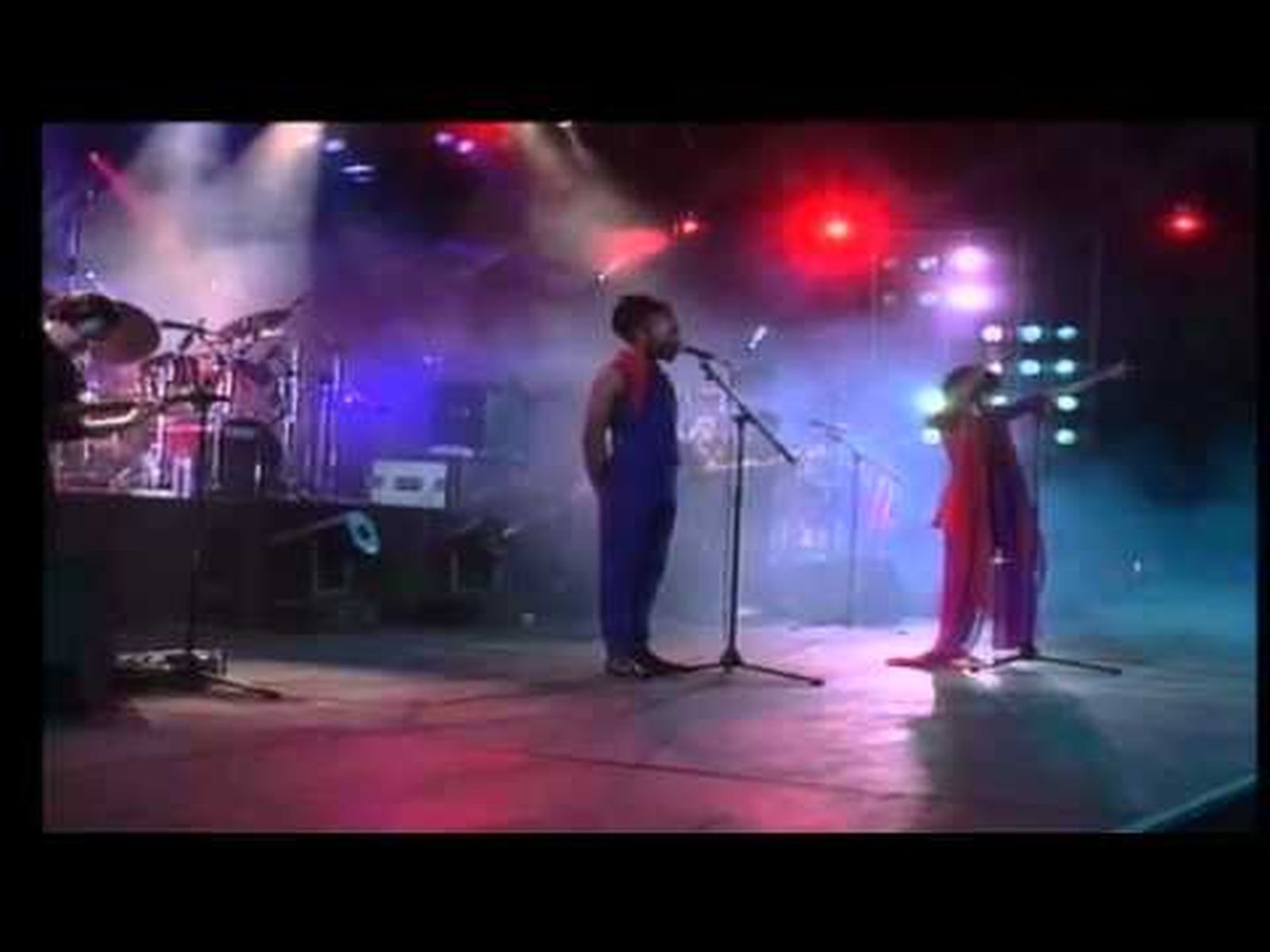 Martika actúa en la Plaza Sony de la Expo 92