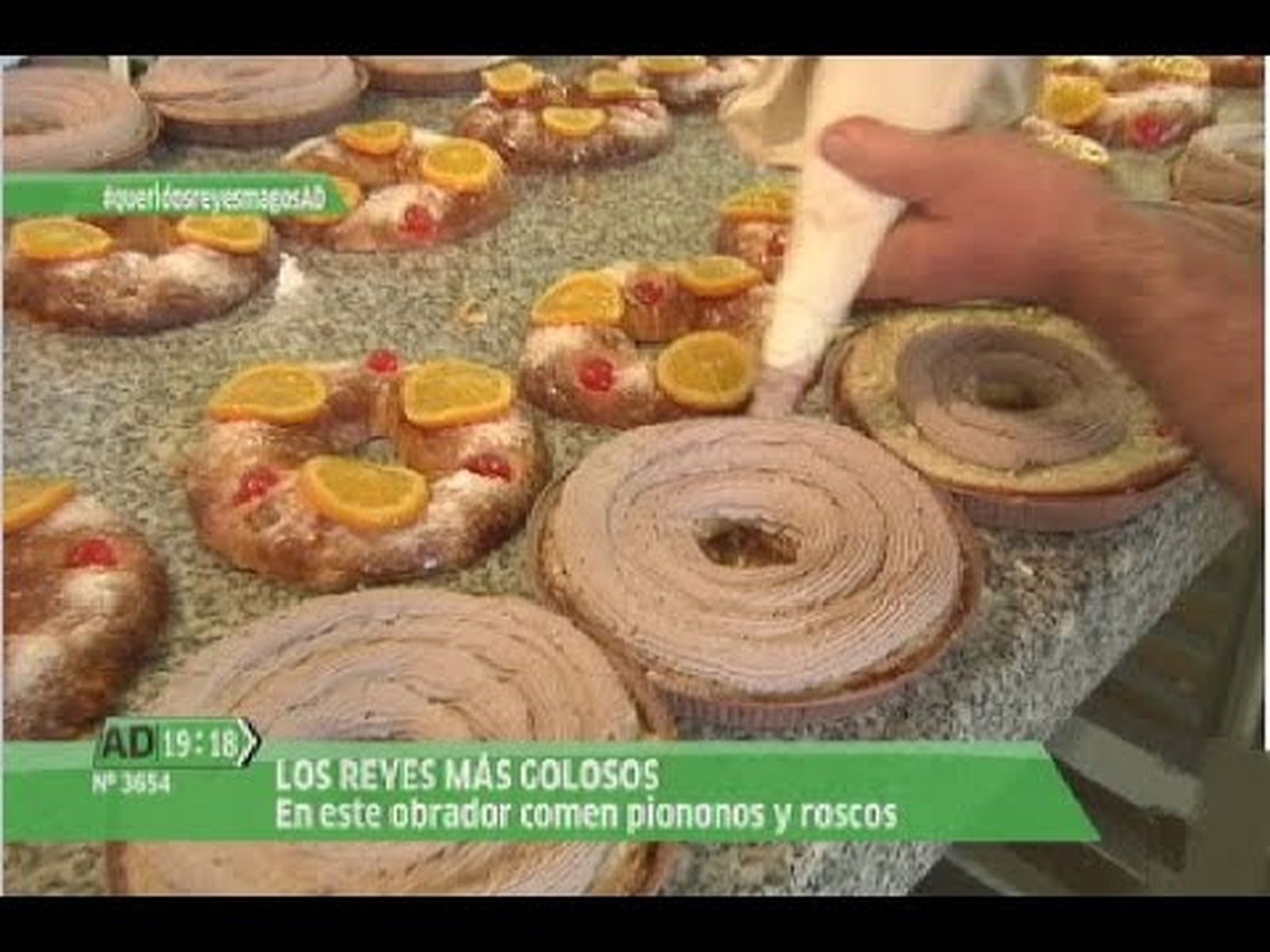 Roscón y otros dulces típicos de Andalucía en la noche de Reyes
