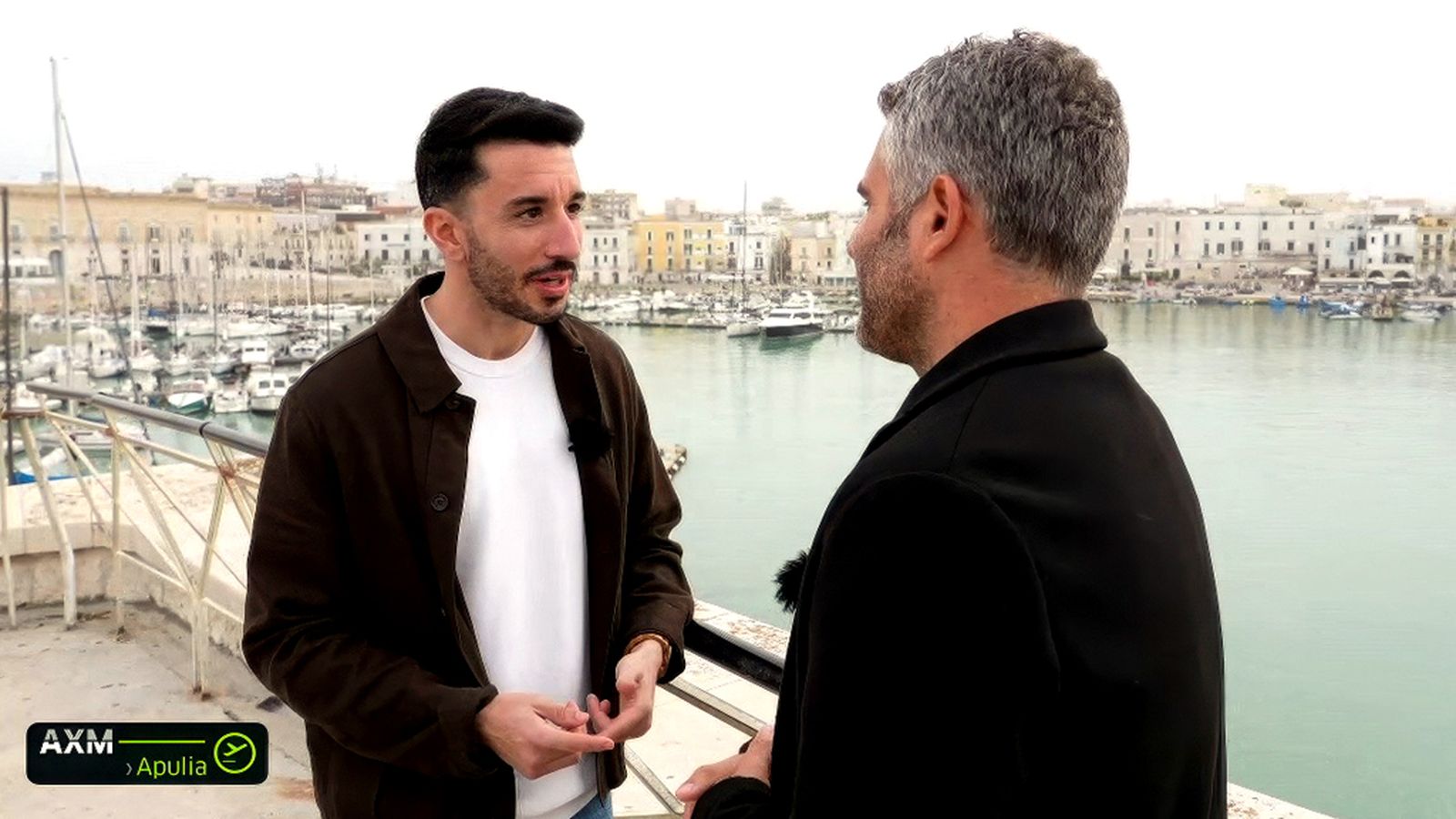 Comenzó a vivir en Trani, Italia, para dedicarse profesionalmente al pádel