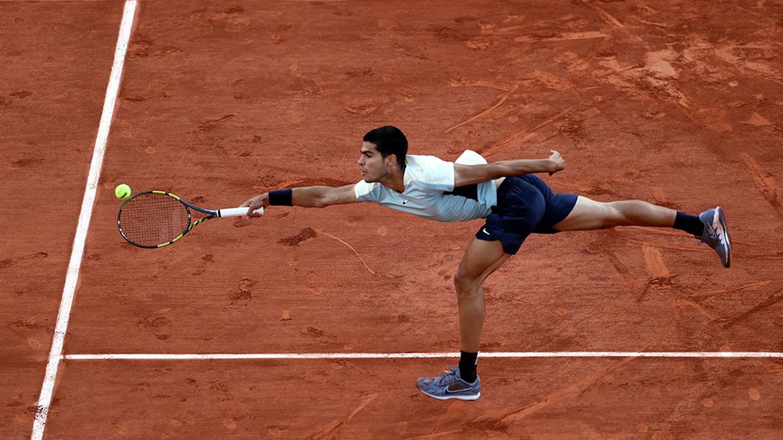 Alcaraz cae en Rolland Garros