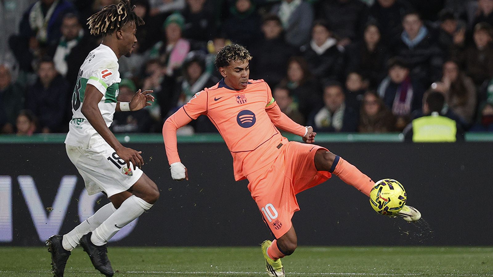 Lamine ante el Elche