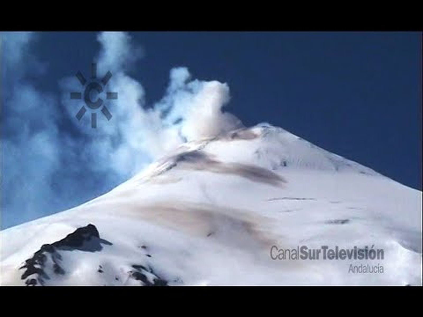 Volcanes espectaculares: el volcán Villarrica nevado y actividad explosiva de la laguna de lava