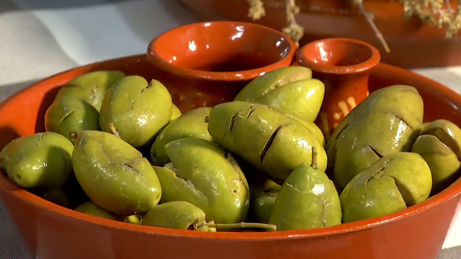 La elaboración de las aceitunas de mesa, nuestro aperitivo más típico