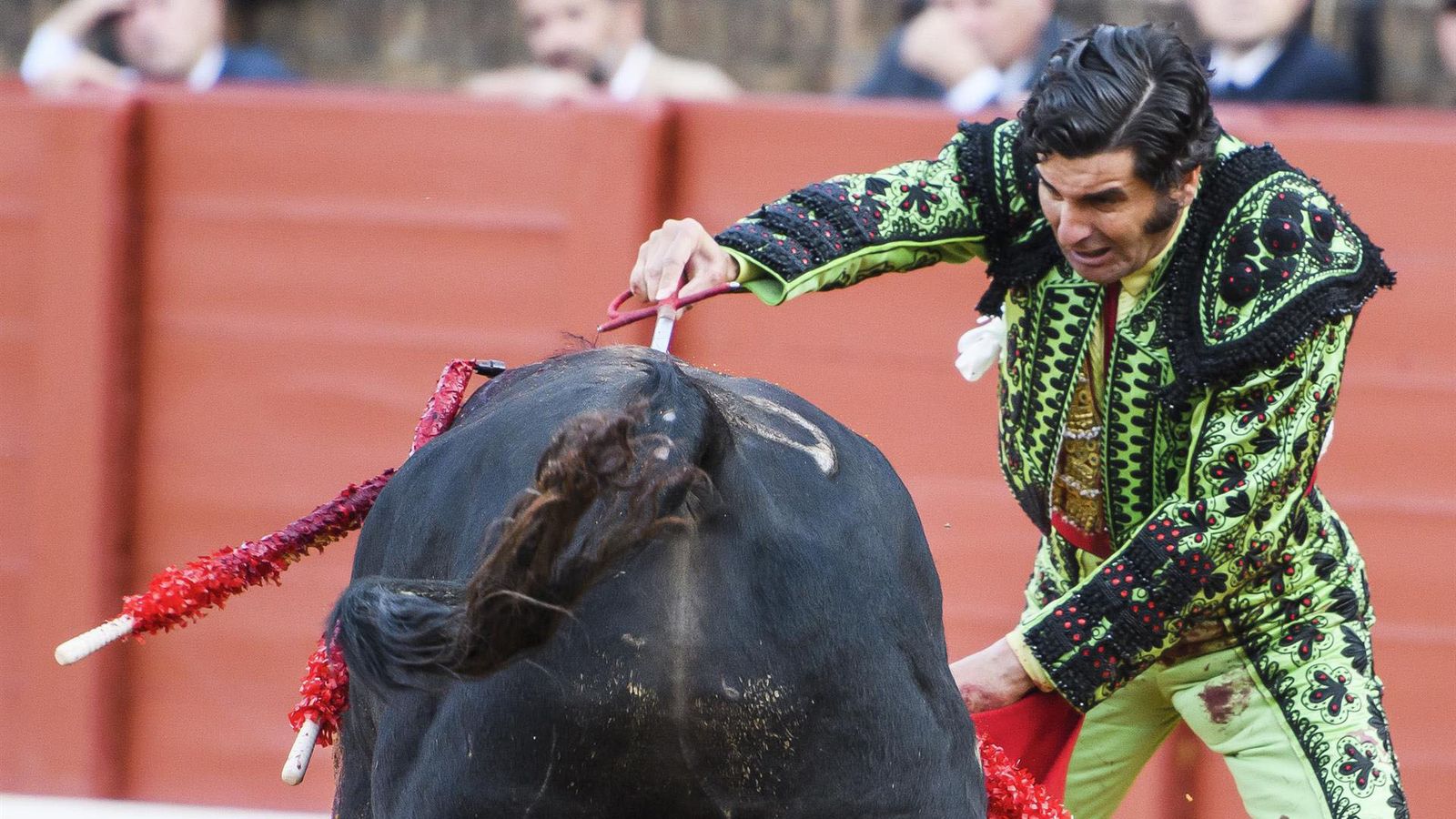 dos orejas para morante en la maestranza