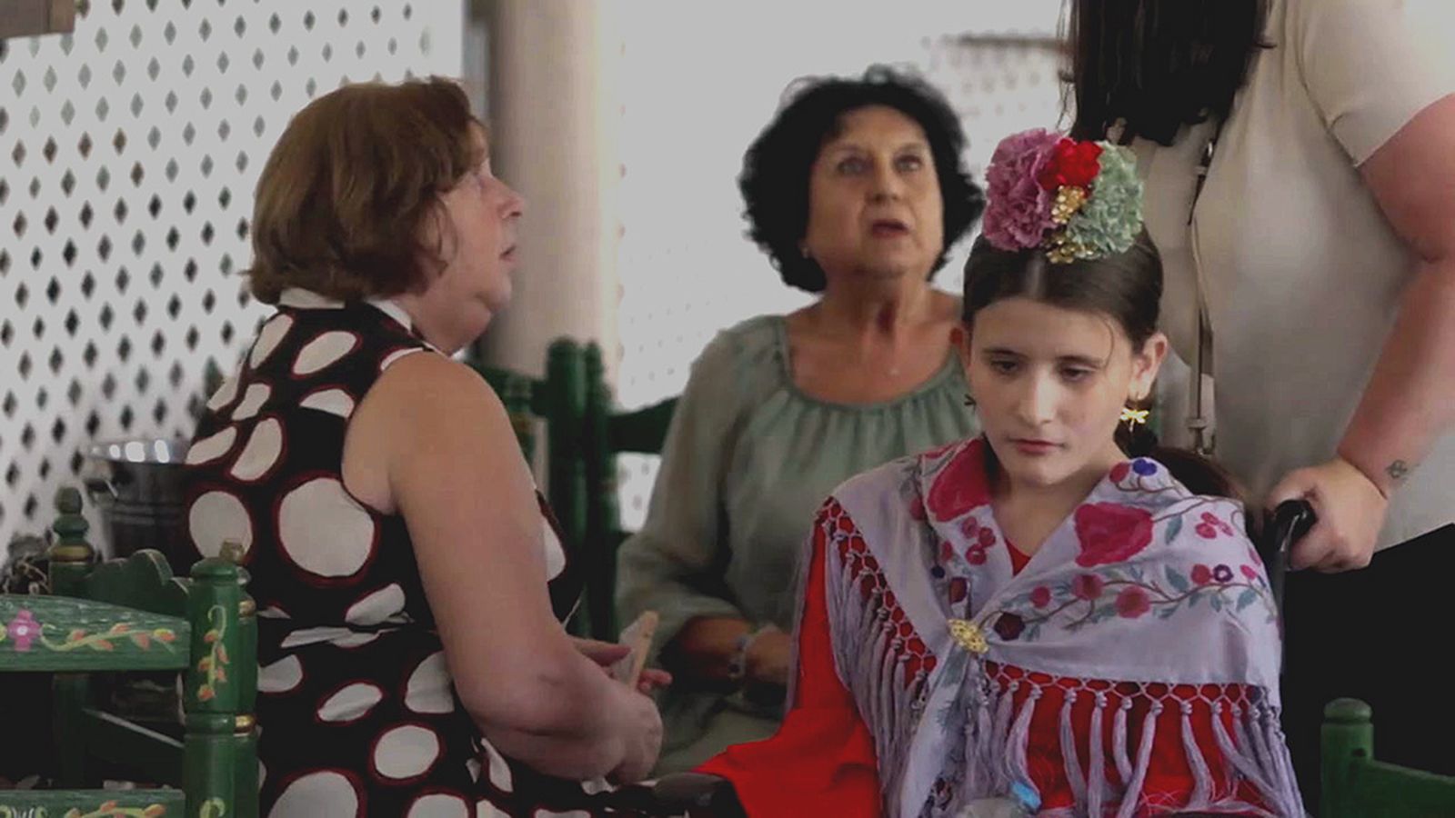 Cuando a la gente le molesta tropezarse en la feria con alguien en silla de ruedas