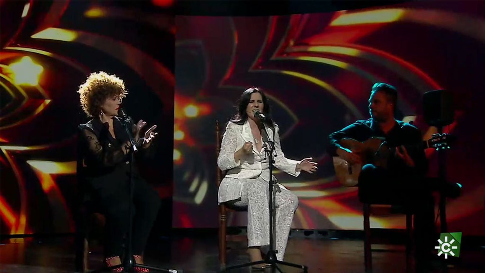Encarni Navarro sorprende a su hermana Diana y cantan juntas los "Tangos de la repompa"