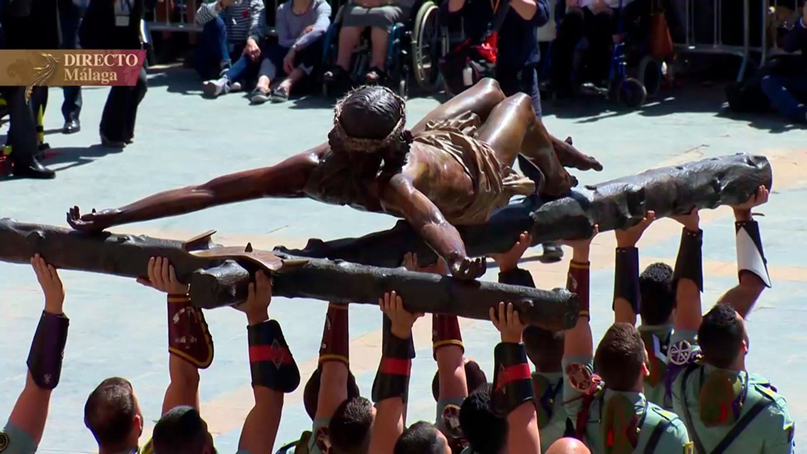 Los legionarios del Tercio Gran Capitán cantan 'El novio de la muerte' al Cristo de Mena