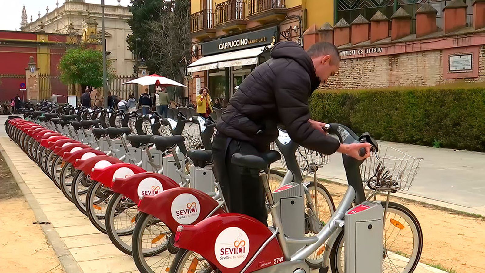 La nueva ley de movilidad sostenible refuerza los sistemas de transporte público, los carriles bici y las zonas peatonales