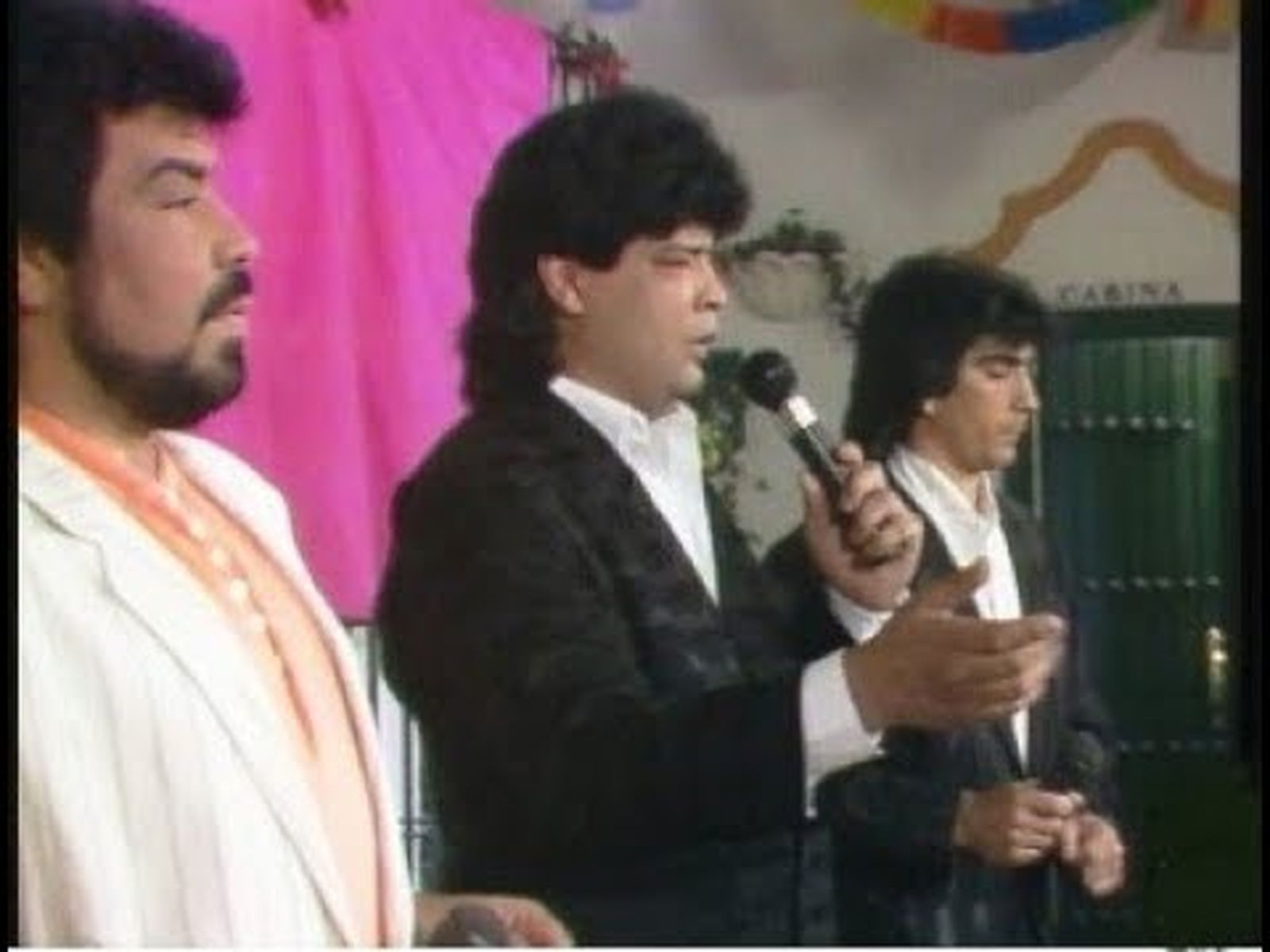 Los Chunguitos cantan "Cuantas madres llorando"