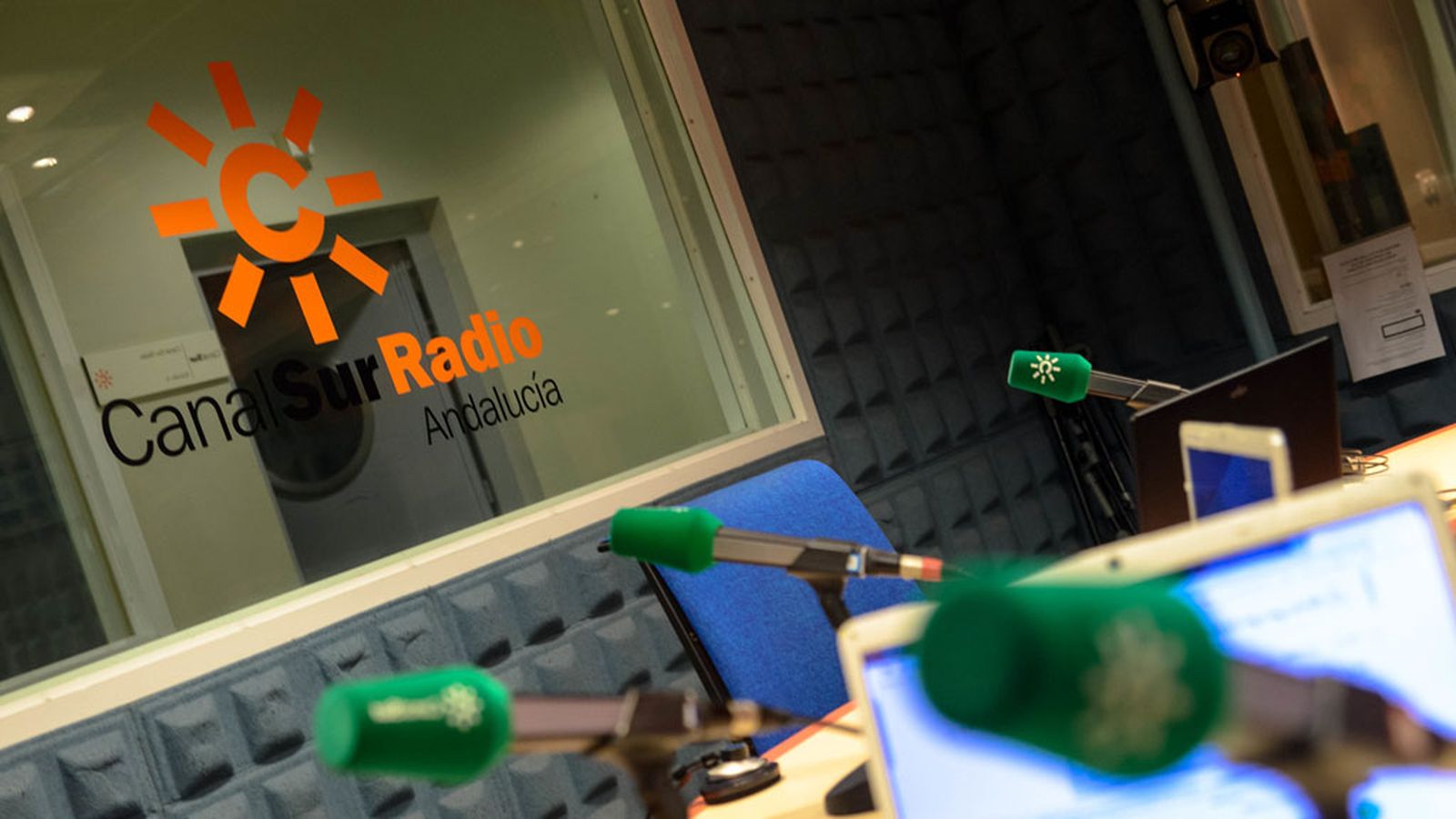 Canal Sur Radio estudios y micrófonos