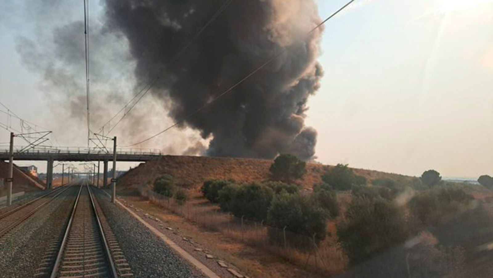 Interrumpidos los trenes entre Madrid y Andalucía por un incendio en Toledo