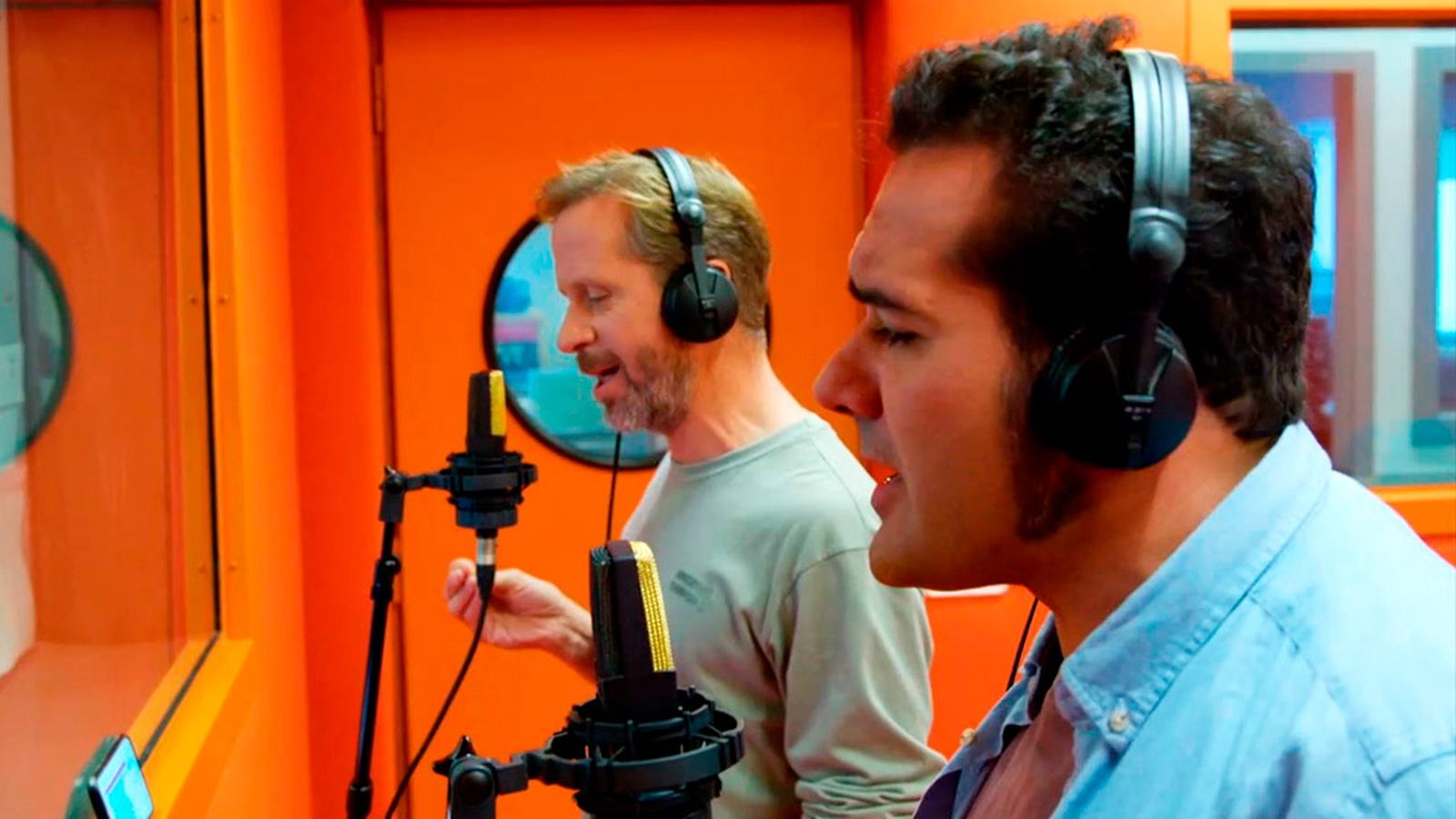 La que montan Los Compadres para grabar un videoclip con Andy y Lucas