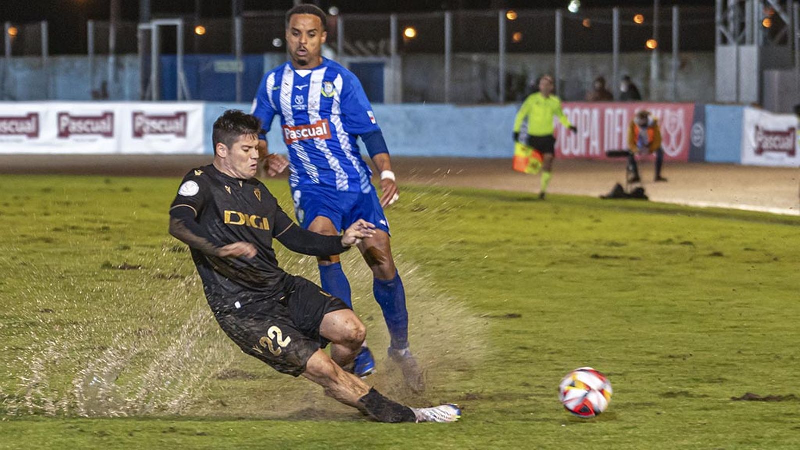 El Cádiz cae ante el Arandina