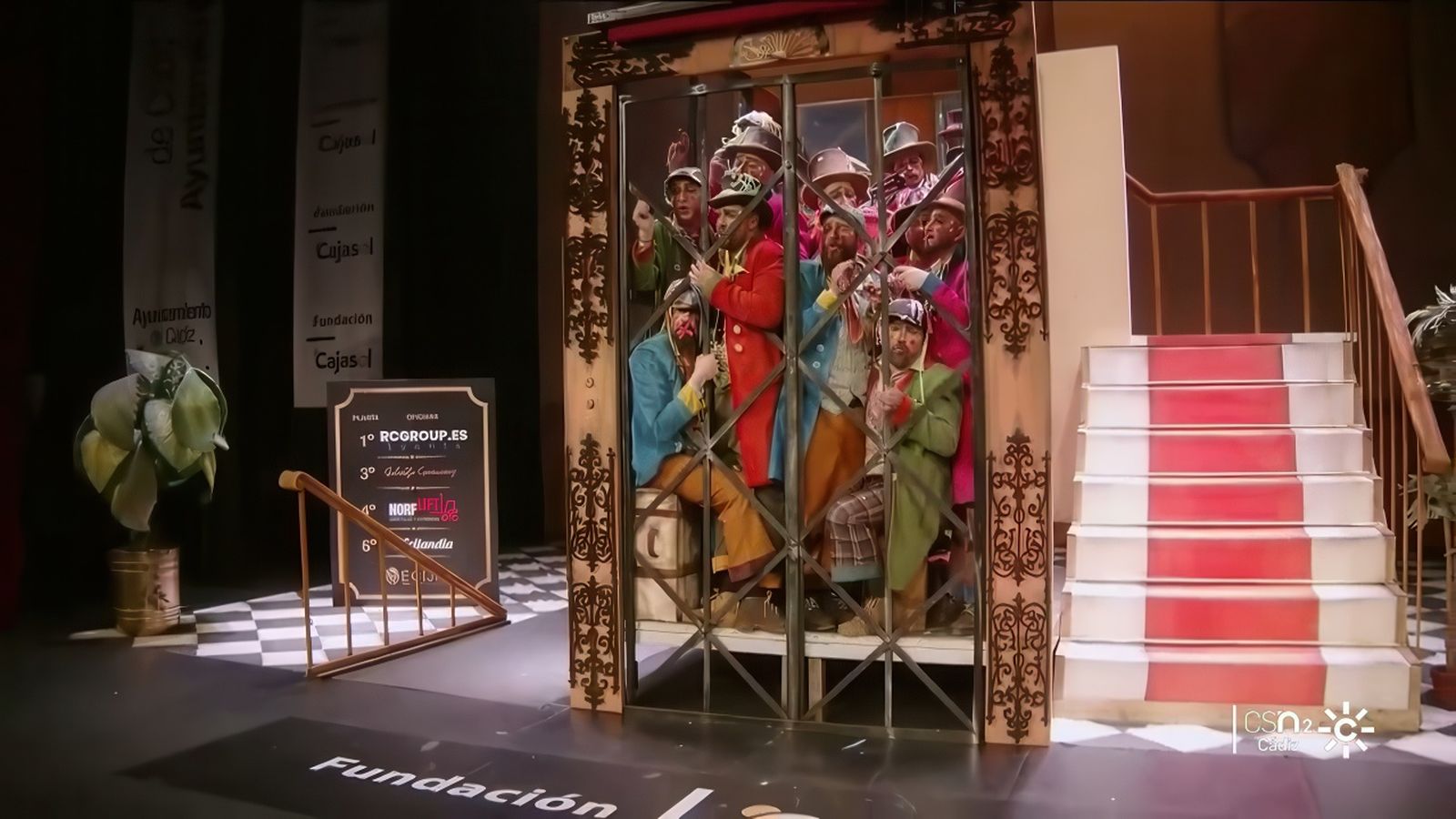 'Al cielo con él', la chirigota que sube a las tablas del Falla en ascensor