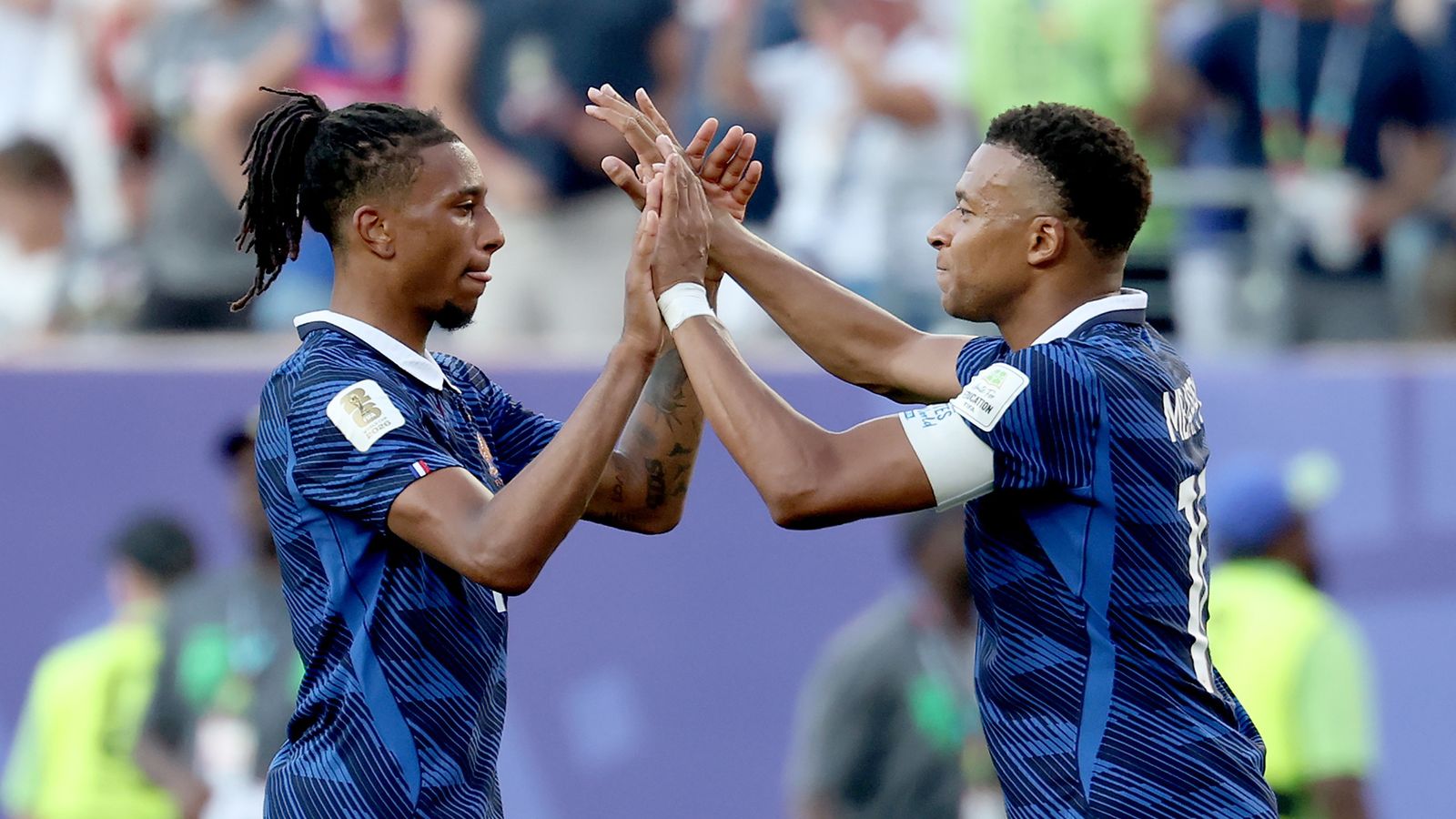 Mbappé y Olise.
