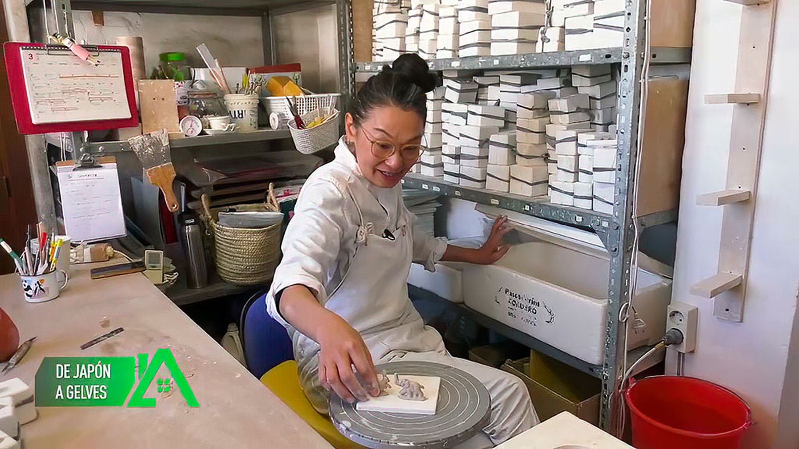 Yukiko, de origen japonés, es una reconocida artesana de la cerámica en Gelves