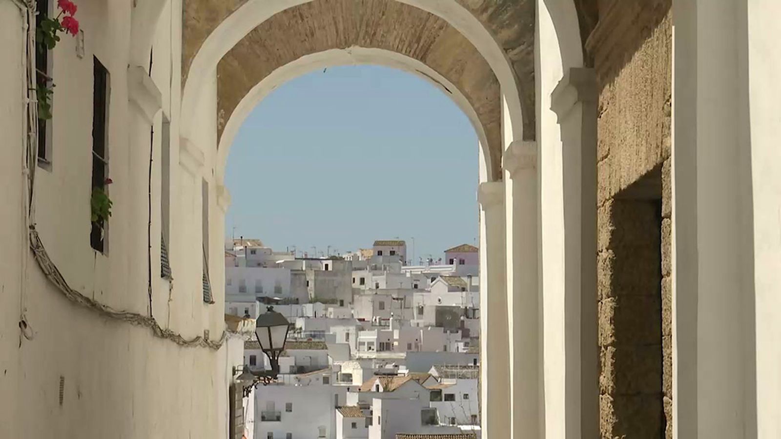 Lomo en manteca, calles moriscas y marisco fresco, la aventura te espera En Vejer y El Palmar