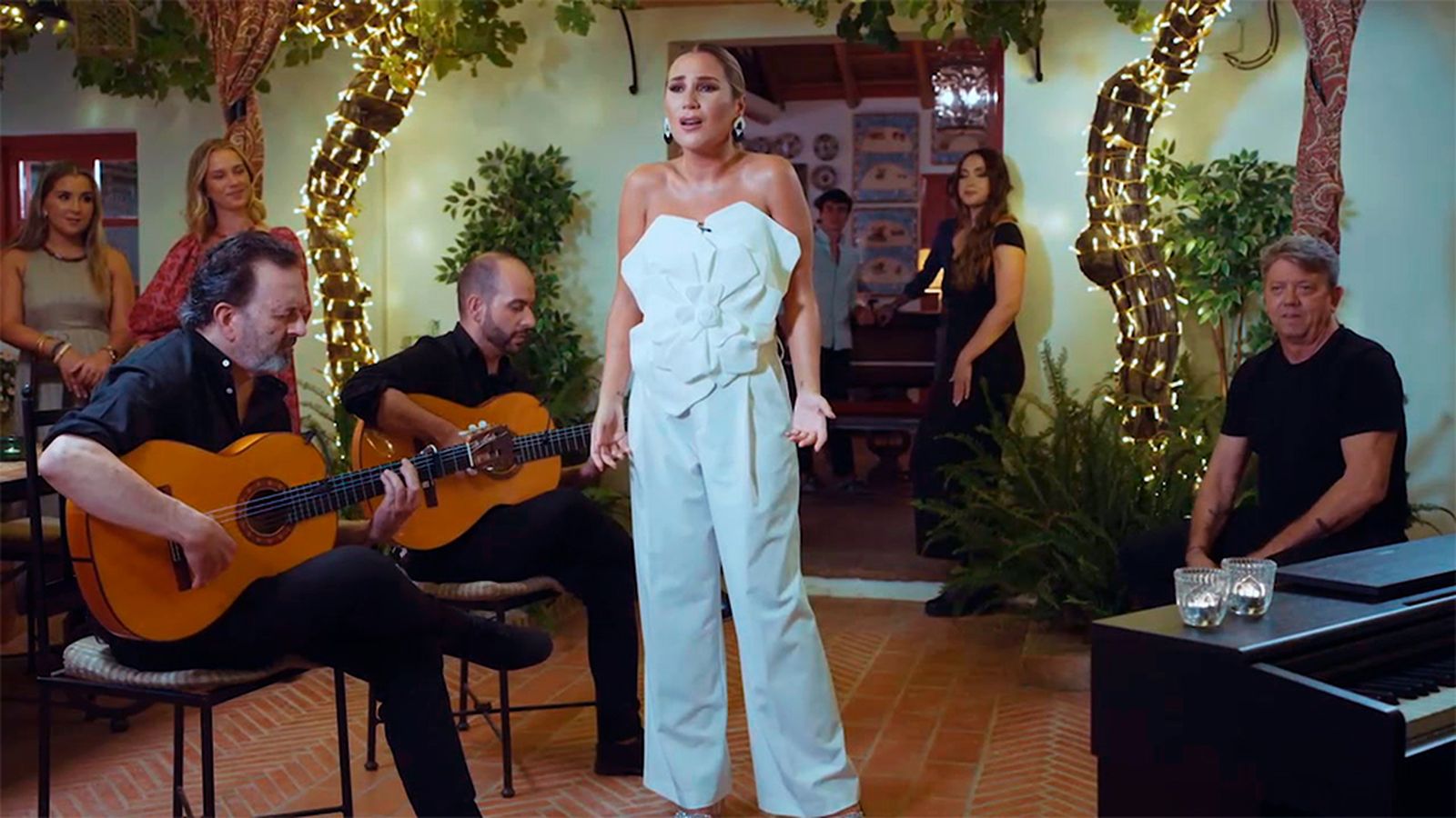 Laura Gallego nos canta María de la O