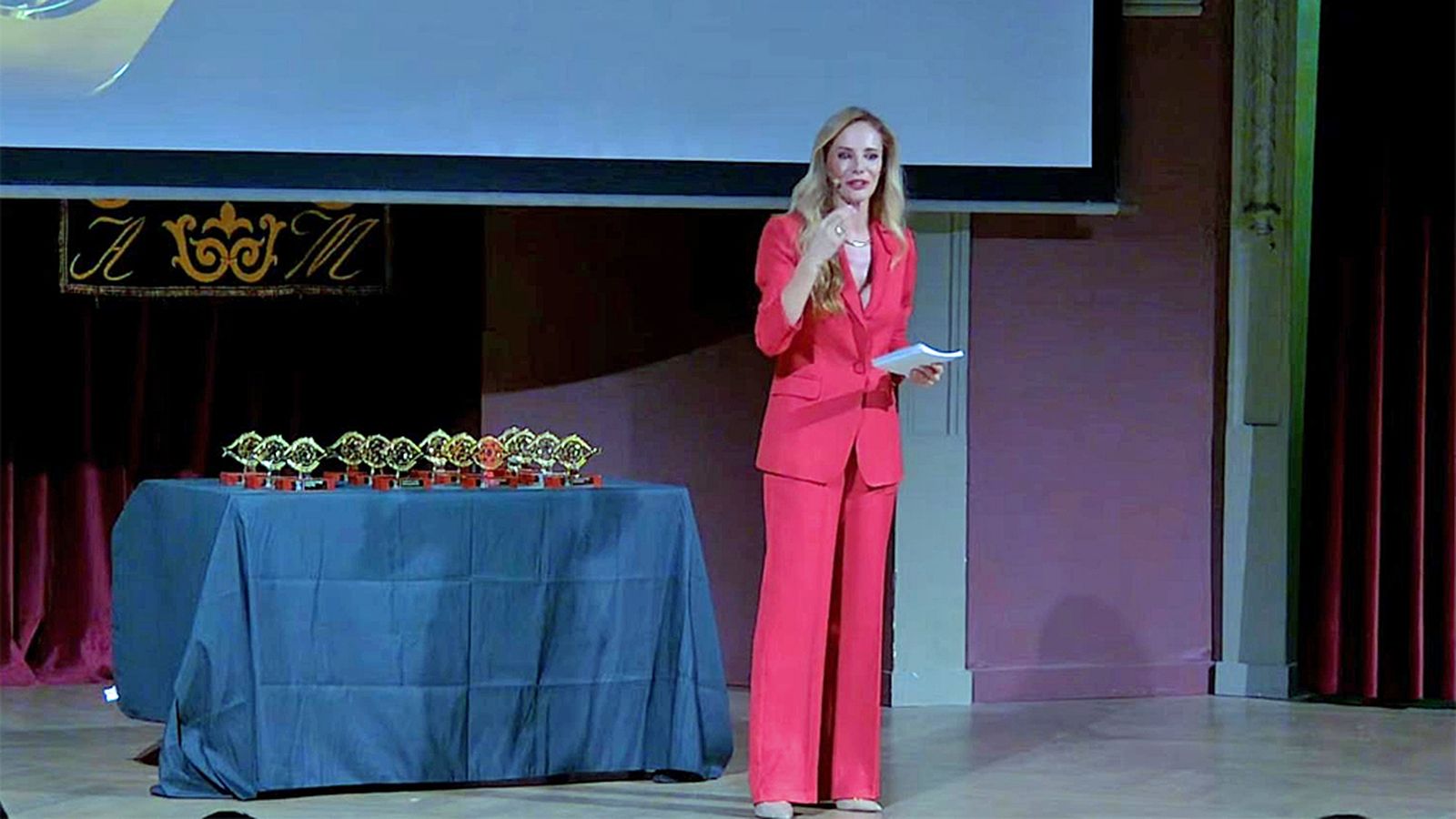 COMUNICACIÓN PREMIO TALENTO PRESENTADORA