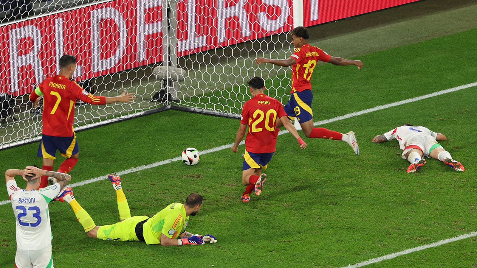 Gol de España a Italia