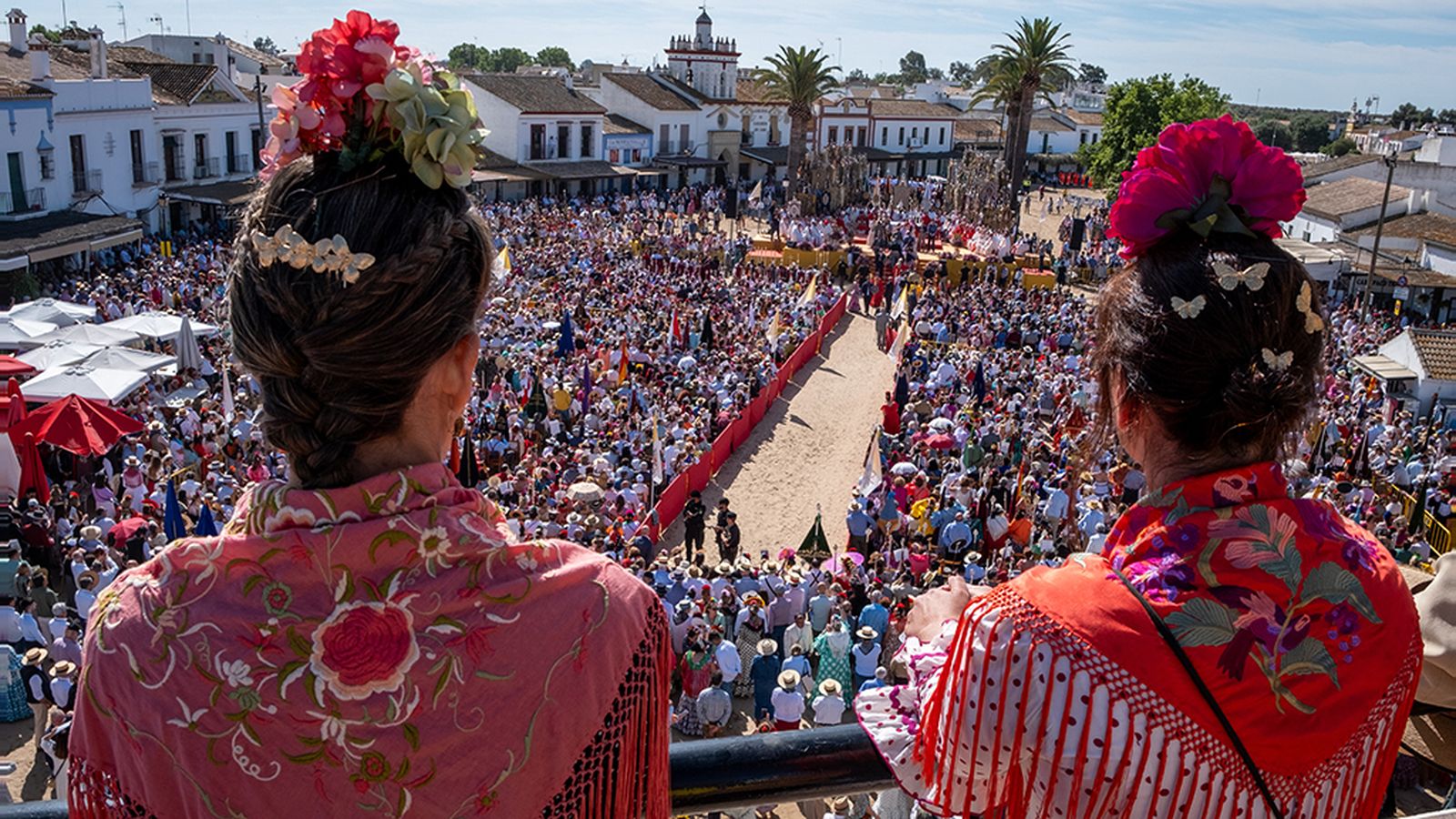 Tensa clama a la espera de la procesión de la Virgen de El Rocío