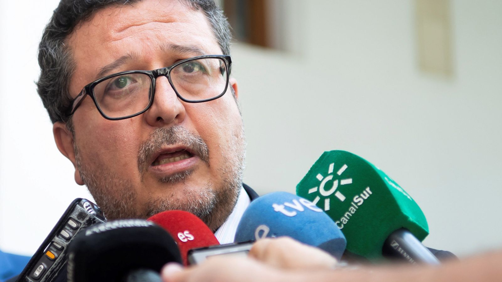 Serrano vuelta a la cámara