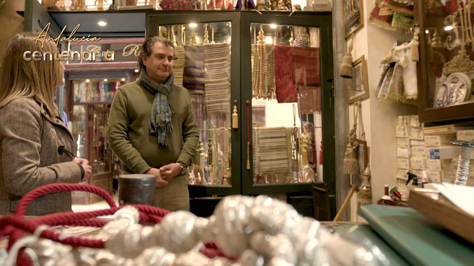 La cordonería Alba de Sevilla trenza la artesanía como hace seis siglos