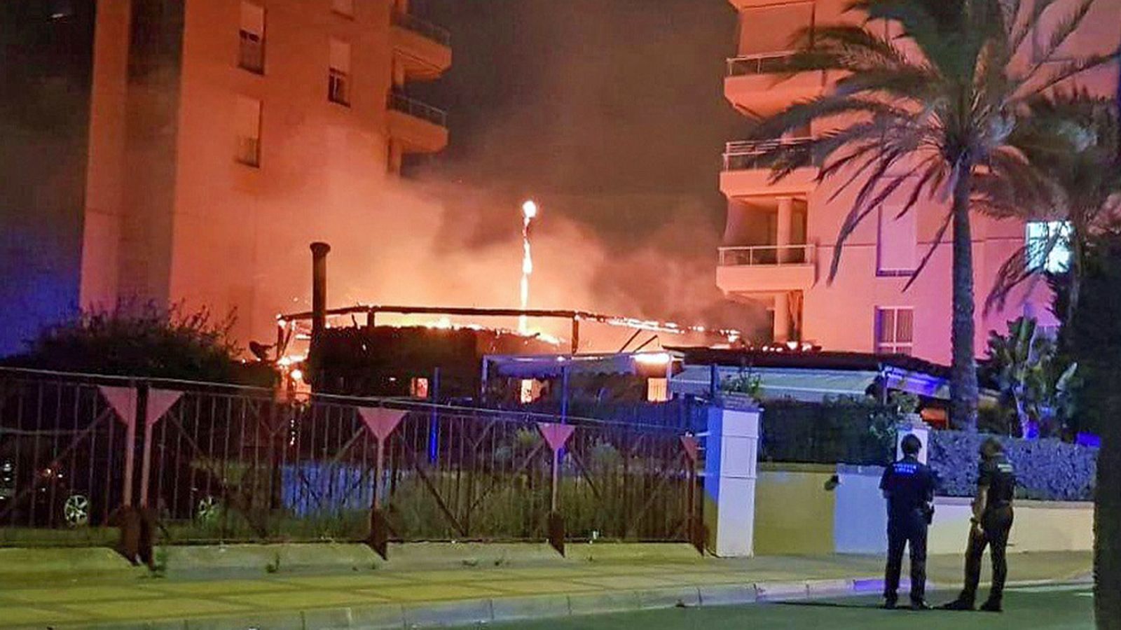 foto chiringuito llamas incendio