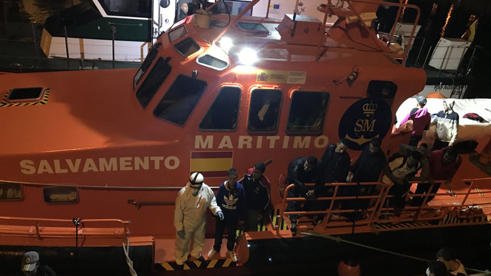 salvamento maritimo patera barbate 800