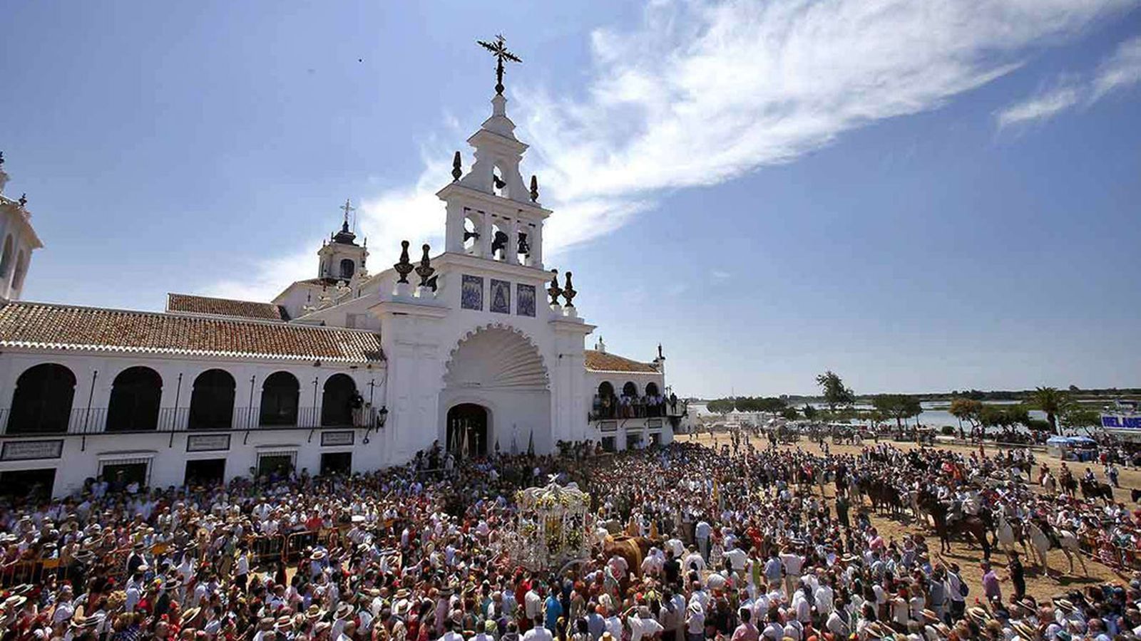 Procesión extraordinaria Rocio | comunicacion