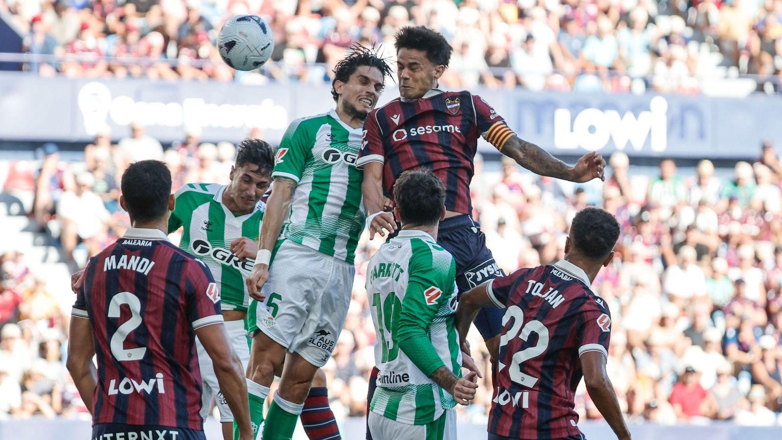 El Betis cae en Levante por amplia goleada